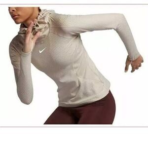 Nike Pro Hyperwarm L long sleeve Athletic top Cream Thumb loop Hooded